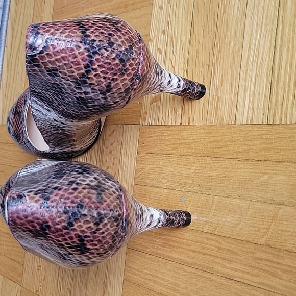 PRICE DROP
NINE WEST Snakeskin Print High Heels 8.5 - Picture 2 of 5
